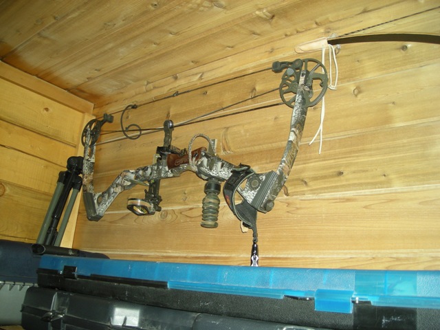 How Do You Your Recurve Or Longbow Texasbowhunter Com Community Discussion Forums - How To Hang Bows On The Wall